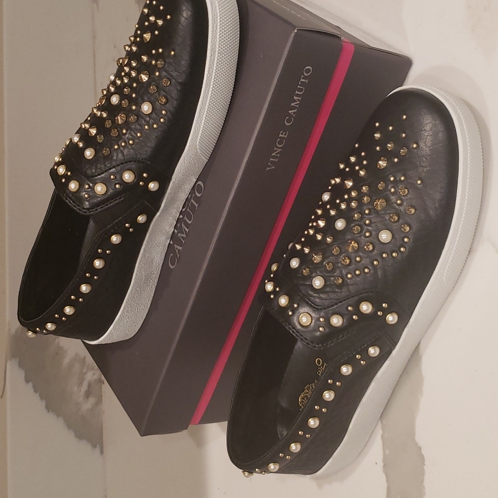 Vince Camuto sneakers size 9 nwt